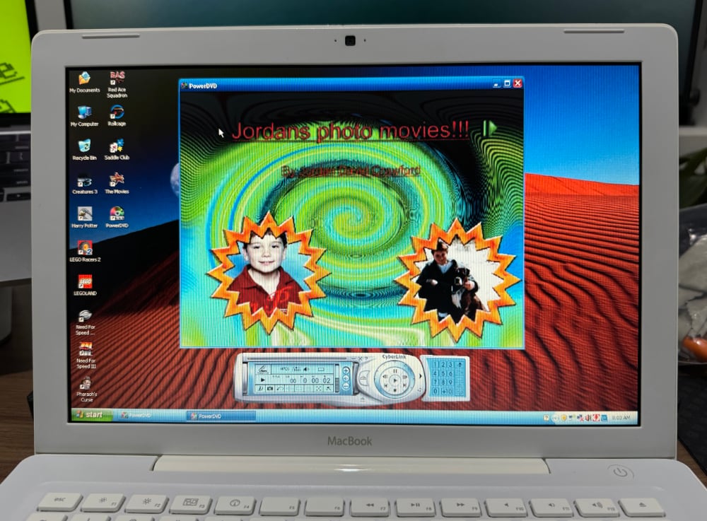 A picture of my 2008 MacBook running the SVCD menu.